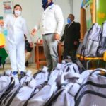2.000 niños reciben kits escolares entregados por la Municipalidad