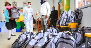 2.000 niños reciben kits escolares entregados por la Municipalidad