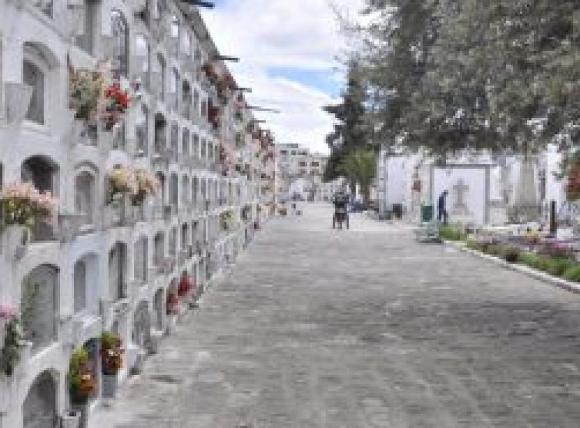 blog Pandemia impide abrir cementerios por Finados
