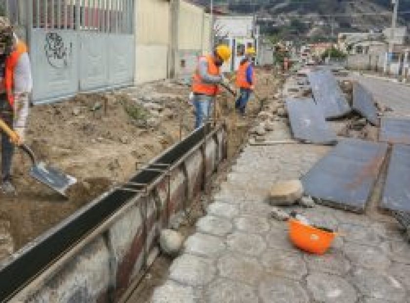 21 kilómetros de nuevas aceras facilitan la movilidad en Ambato