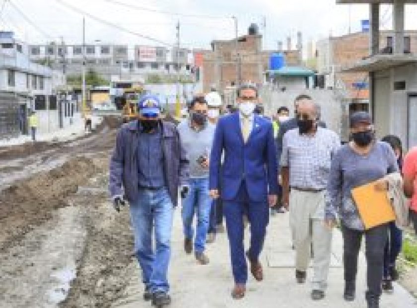 Alcalde recorre obras de regeneración urbana y estructura vial