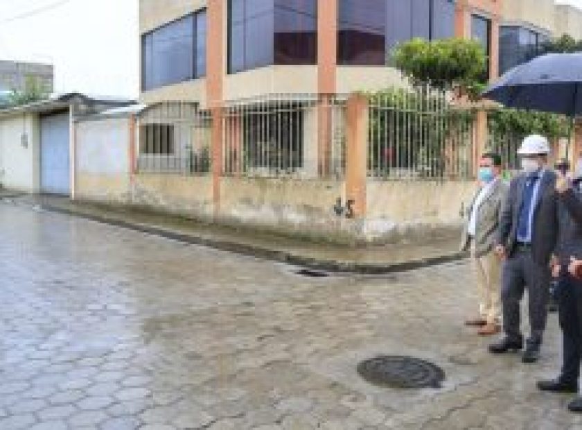 Municipalidad invierte 387 mil usd. para rehabilitar y adoquinar 11 pasajes en barrios de Ambato.