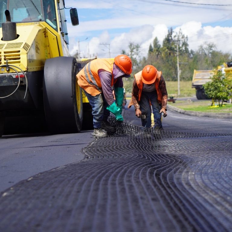 Recapeo urbano mejora la infraestructura vial de Ambato