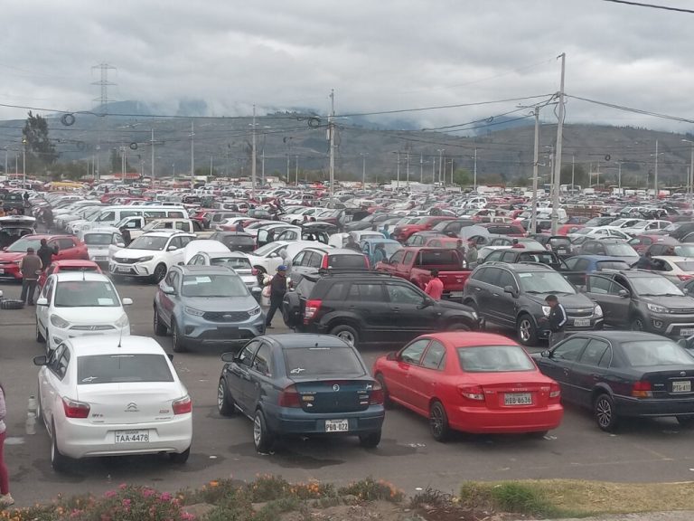 Feria de autos usados se traslada al caserío El Calvario