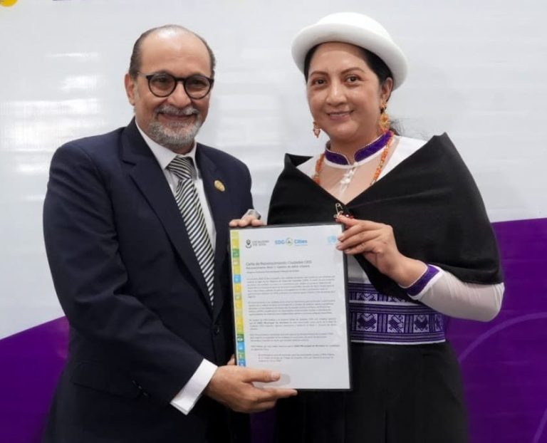 Diana Caiza recibe reconocimiento internacional por su gestión