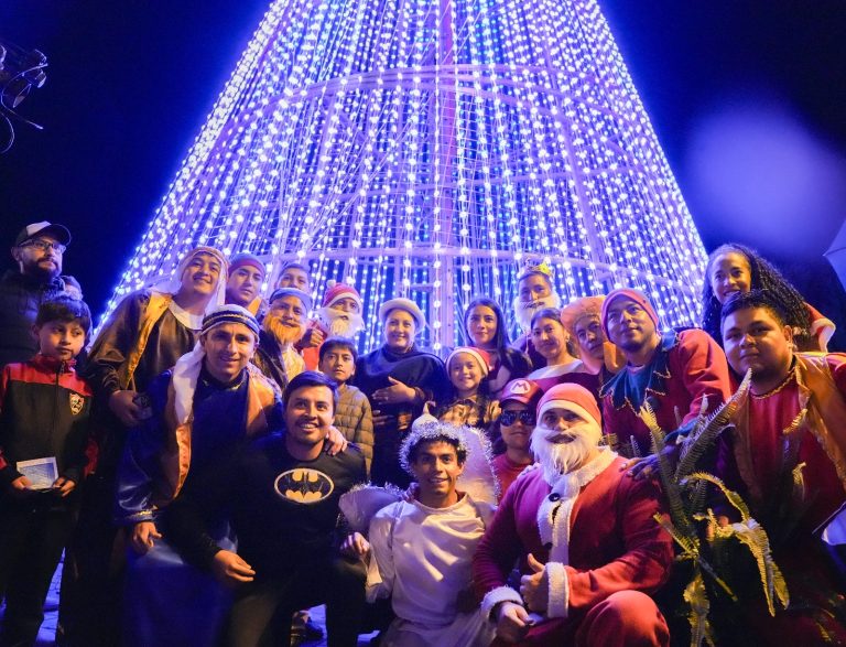 ‘Navidad sin Fronteras’ ilumina el corazón de Ambato