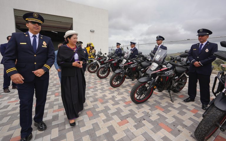 Diana Caiza: “Cumplir con nuestros bomberos es cumplir con Ambato”