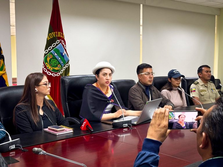 Alcaldesa Diana Caiza actúa para garantizar los servicios esenciales en la crisis energética