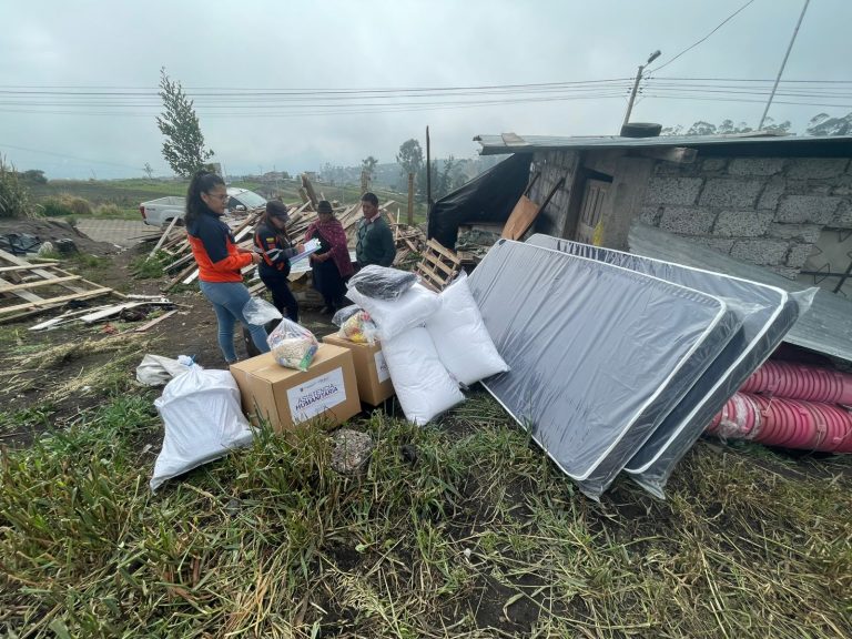 Municipalidad entrega ayuda humanitaria en Angamarquillo