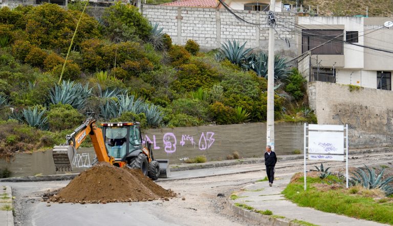 Municipalidad continúa interviniendo diferentes pasajes y calles