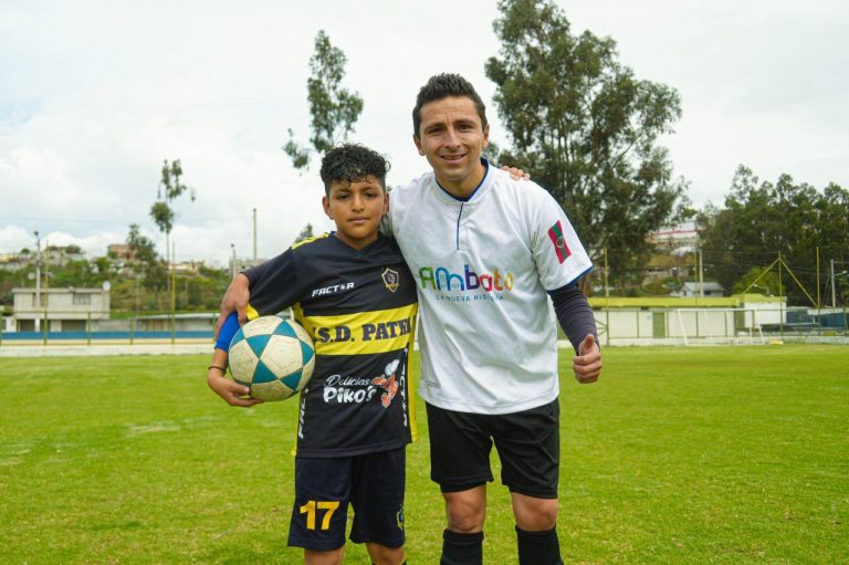 El fútbol, un deporte que une generaciones