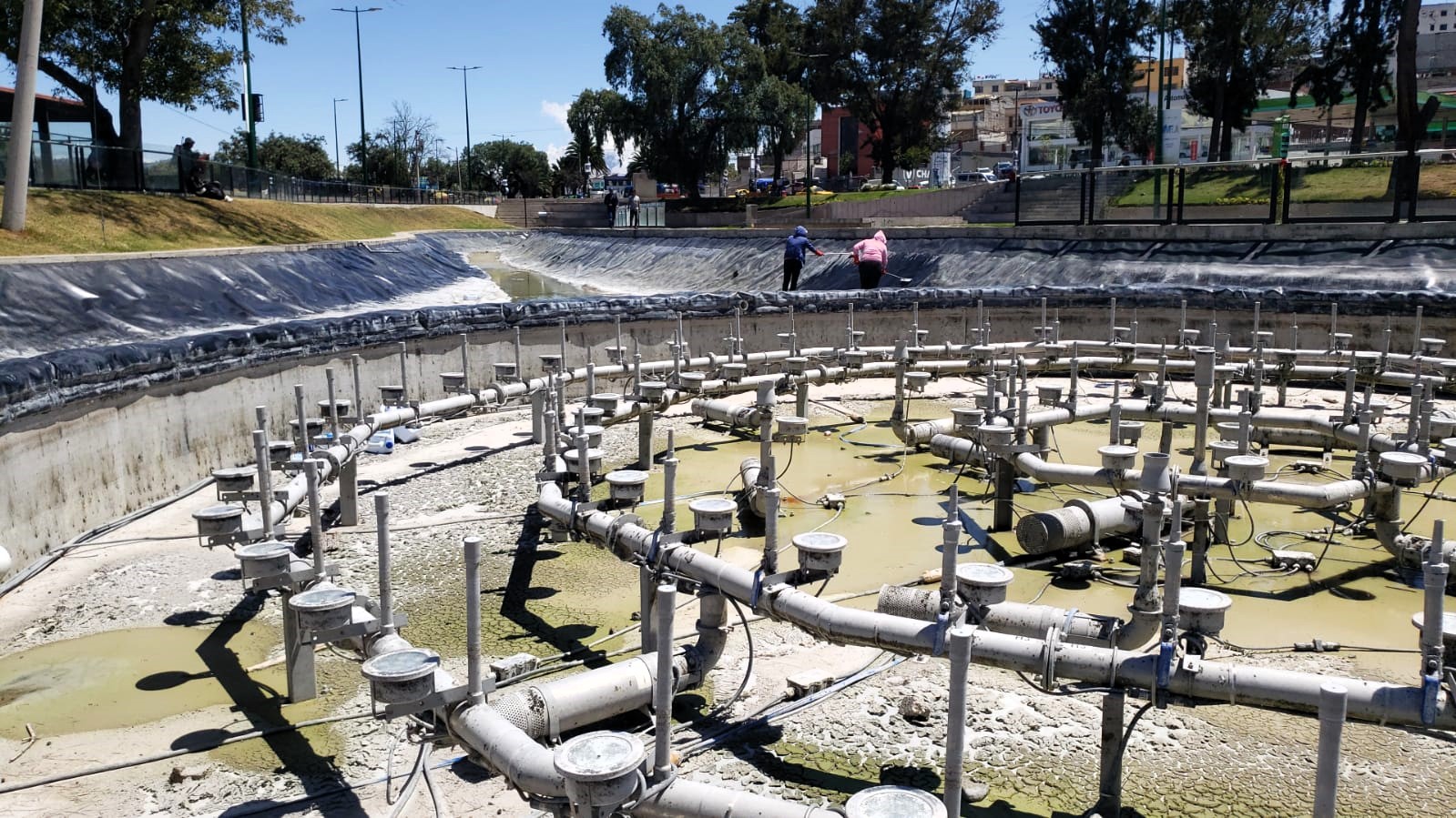 La Municipalidad de Ambato, en el marco de su compromiso con la conservación y mantenimiento de los espacios públicos, lleva a cabo un proceso integral de restauración del Parque La Laguna.