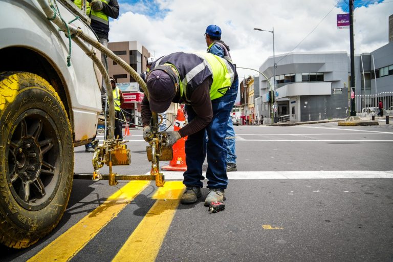 Repintado de Señalización en Ambato: Mejorando la Seguridad Vial
