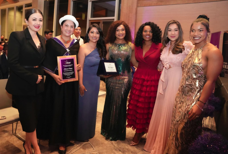 Alcaldesa Diana Caiza galardonada en la II edición de ‘Mujeres Colibrí’