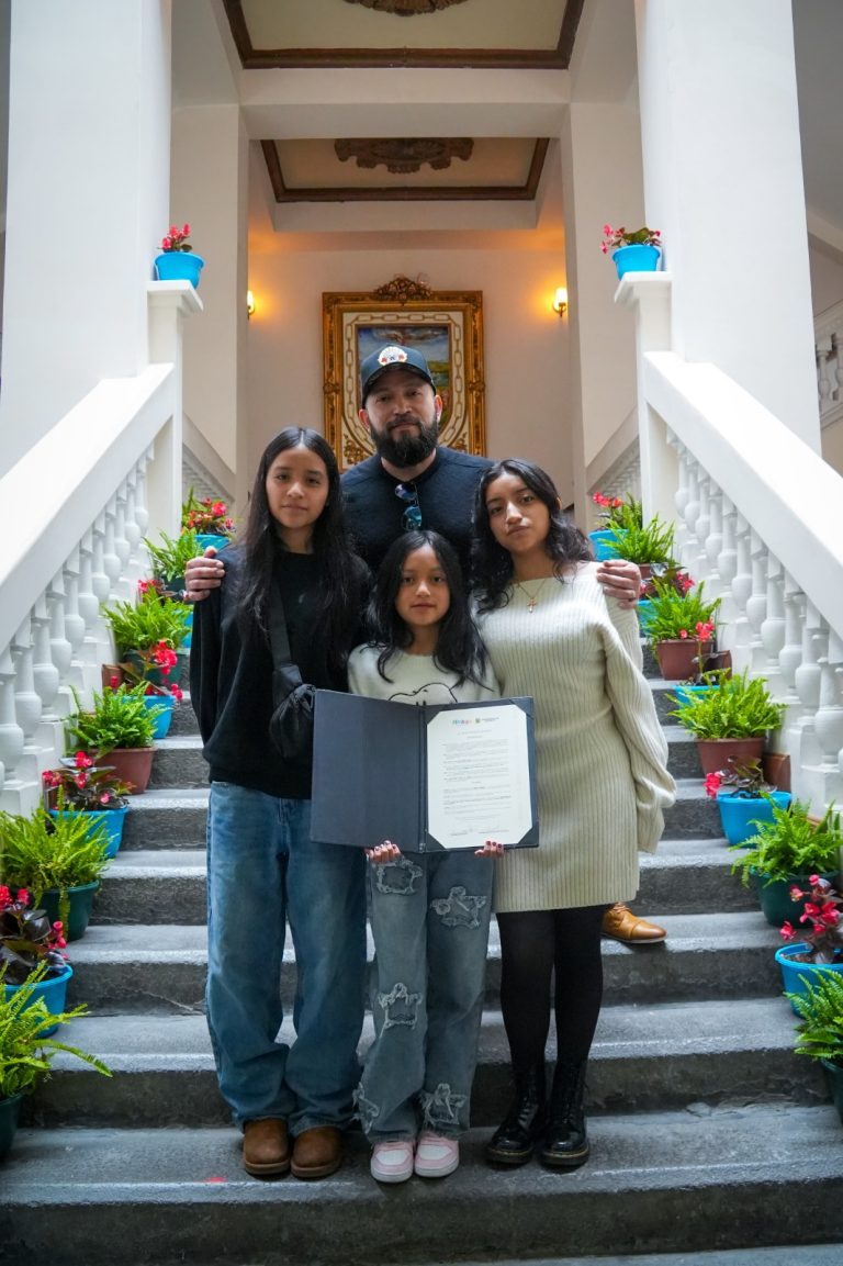 Ambateño destacado recibió reconocimiento en sesión Ordinaria de Concejo Municipal