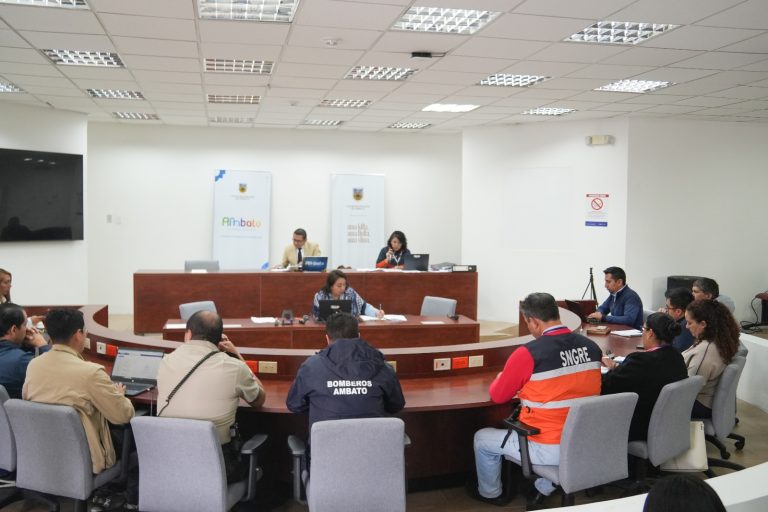 COE CANTONAL DE AMBATO EN SESIÓN PERMANENTE ANTE LA TEMPORADA INVERNAL