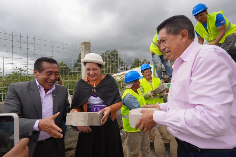 MANTENIMIENTO VIAL EN ATAHUALPA FORTALECE LA CONECTIVIDAD Y EL DESARROLLO LOCAL