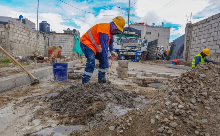 OBRAS VIALES QUE TRANSFORMAN VIDAS: RECORRIDO TÉCNICO EN EL SUR DE AMBATO EVIDENCIA AVANCES EN INFRAESTRUCTURA