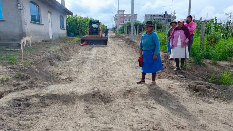 CUNCHIBAMBA RECIBE ADOQUINES PARA ADECENTAMIENTO EN LA CALLE CAÑARIS