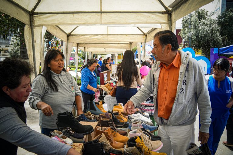 AMBATO CELEBRA EL DÍA MUNDIAL DEL EMPRENDIMIENTO CON FERIAS QUE IMPULSAN EL TALENTO LOCAL