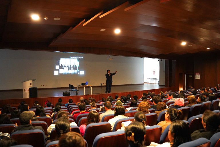 AMBATO IMPULSA EL DESARROLLO DIGITAL Y FINANCIERO CON CAPACITACIÓN GRATUITA PARA EMPRENDEDORES