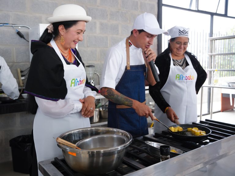 AMBATO CELEBRA LA TRADICIÓN Y EL LIDERAZGO FEMENINO CON “COCINANDO CON TU REINA”