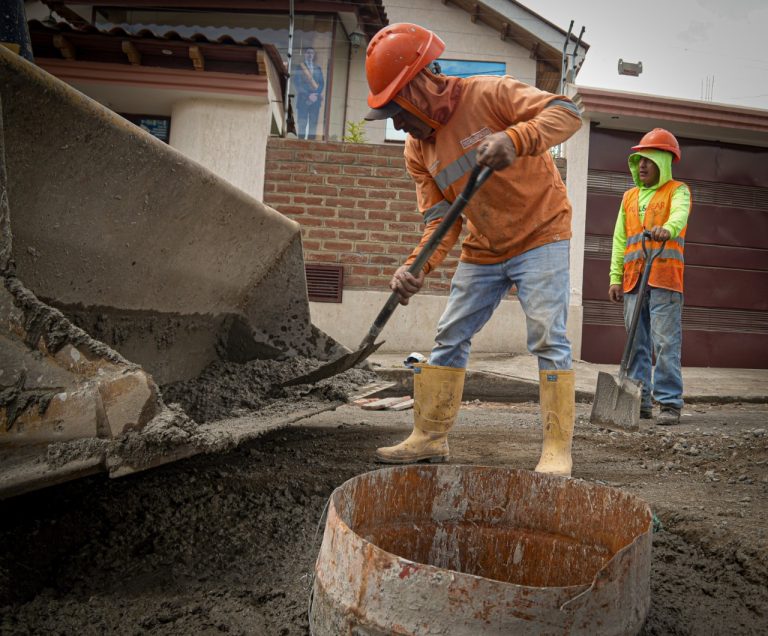 MANTENIMIENTO VIAL Y NUEVAS OBRAS SE EJECUTAN EN INFRAESTRUCTURA DE AMBATO