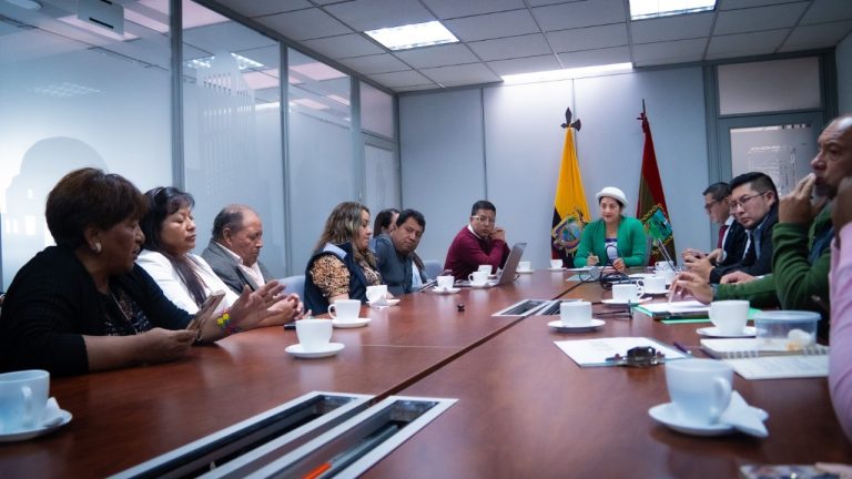PRODUCTORES Y AUTORIDADES APRUEBAN PLAN DE REUBICACIÓN DE LA PLAZA SANTA CLARA