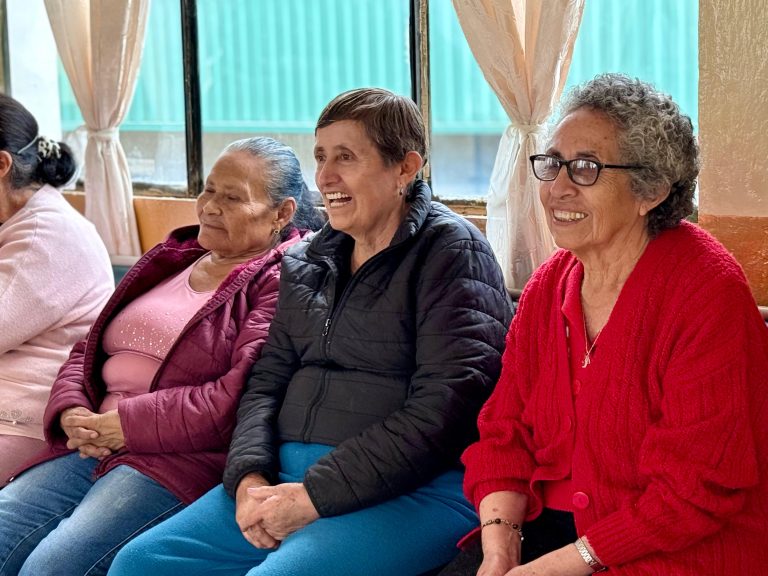 CONEXIÓN GENERACIONAL FORTALECE VÍNCULOS CON ADULTOS MAYORES