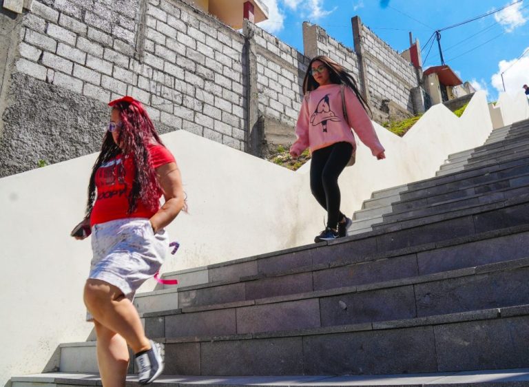 DIEZ ESCALINATAS URBANAS REPOTENCIADAS PARA LA CIUDAD