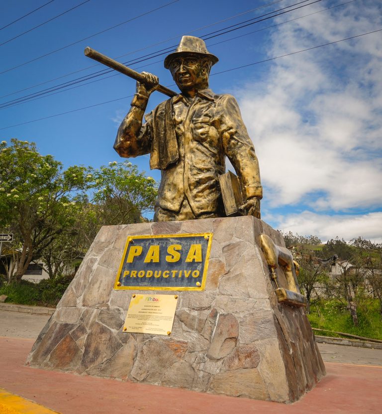 MONUMENTO EN PASA RINDE TRIBUTO A IDENTIDAD Y TRABAJO