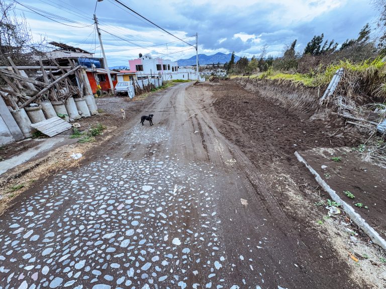 MEJORAMOS INFRAESTRUCTURA VIAL EN HUACHI CHICO CON OBRAS INTEGRALES