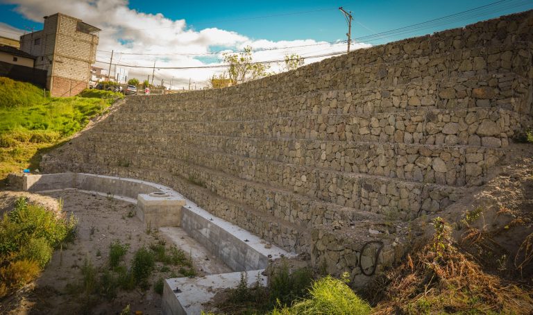 OBRA DE ESTABILIZACIÓN EN LAS MAGNOLIAS GARANTIZA SEGURIDAD VIAL EN TOTORAS