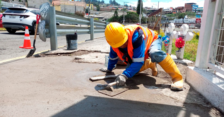 CUADRILLAS VIALES TRANSFORMAN BARRIOS Y PARROQUIAS CON REGENERACIÓN URBANA