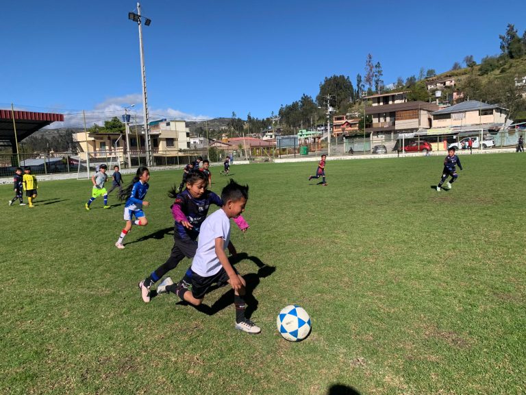 ENCUENTROS DE FÚTBOL FORTALECEN LA FORMACIÓN DE LA NIÑEZ
