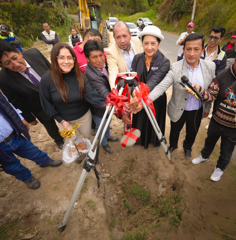 CALLE COSMOS EN PINLLO INICIA SU TRANSFORMACIÓN VIAL