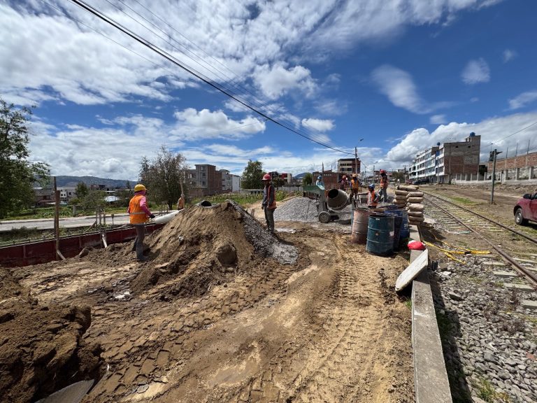 AVANZA LA REHABILITACIÓN DE LA AVENIDA TRES CARABELAS PARA MEJORAR LA MOVILIDAD