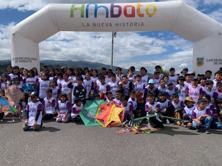 WIÑAY CERRÓ VACACIONES CON DEPORTE, COMETAS Y FAMILIAS UNIDAS
