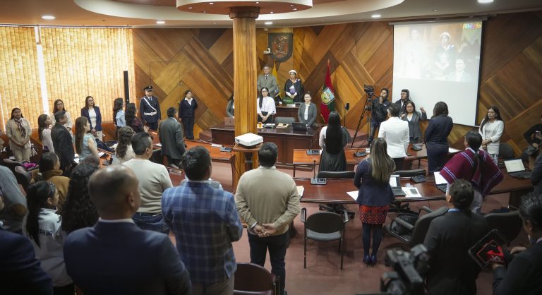 CONCEJO MUNICIPAL APRUEBA RESOLUCIÓN POR PAZ Y UNIDAD NACIONAL