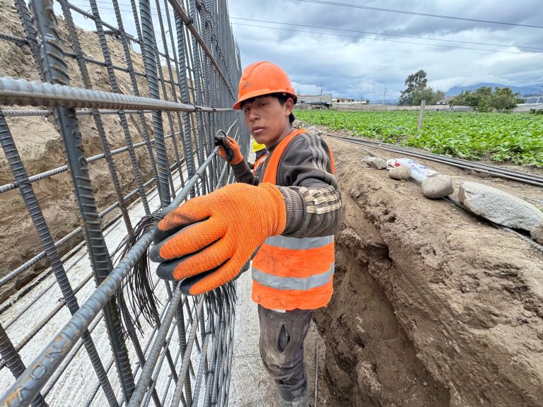 MEJORAMOS LA CONECTIVIDAD VIAL CON OBRAS EN ATAHUALPA