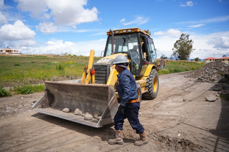 VÍA JAIME ROLDÓS AGUILERA RENUEVA SU INFRAESTRUCTURA VIAL EN QUISAPINCHA