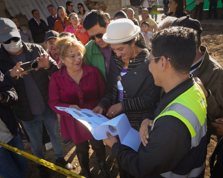 PRIMERA PIEDRA PARA LA CASA DEL PUEBLO EN AMBATILLO