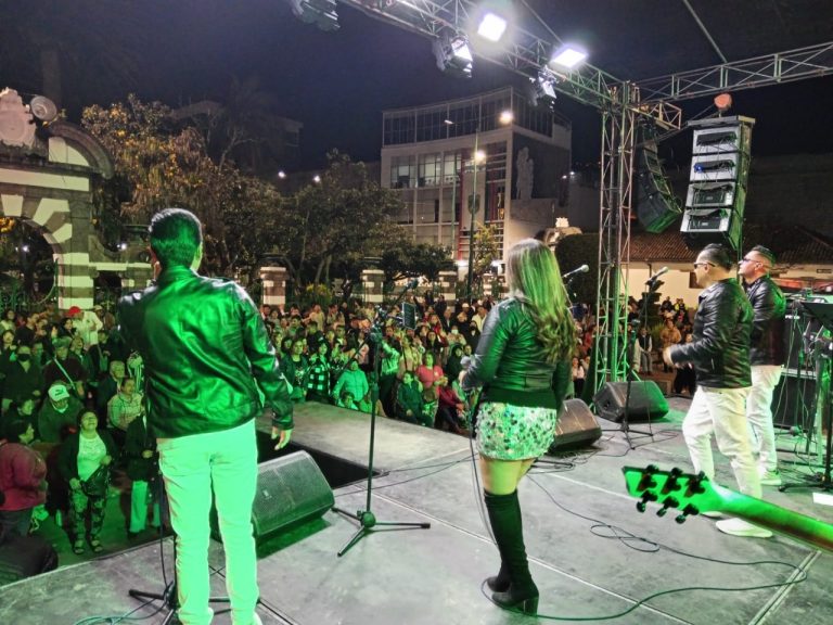 SERENATA REÚNE A MÁS DE 1.500 ASISTENTES EN HOMENAJE A LA CIUDAD