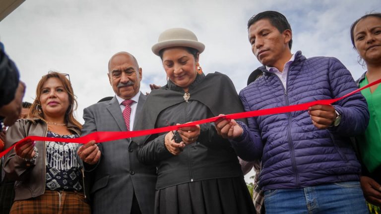 NUEVOS SERVICIOS SANITARIOS TRANSFORMAN SEIS BARRIOS DE MARTÍNEZ