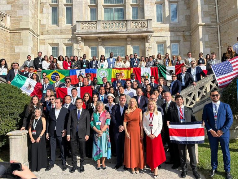 LIDERAZGO AMBATEÑO DESTACA EN FORO MUNDIAL DE JUVENTUD