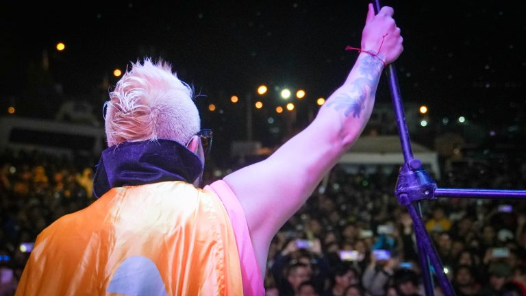 TRADICIÓN, MÚSICA Y ALEGRÍA MARCARON LA JORNADA DEL LUNES EN LA FERIA DE FINADOS SHUYURCO 2025