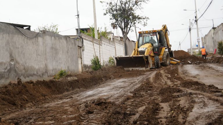 INTERVENCIÓN INTEGRAL MEJORA LA MOVILIDAD EN LA CALLE ATAHUALPA VILLACRÉS DE HUACHI CHICO