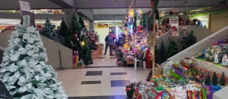 FERIA NAVIDEÑA IMPULSA EL COMERCIO LOCAL EN EL CENTRO COMERCIAL COLÓN