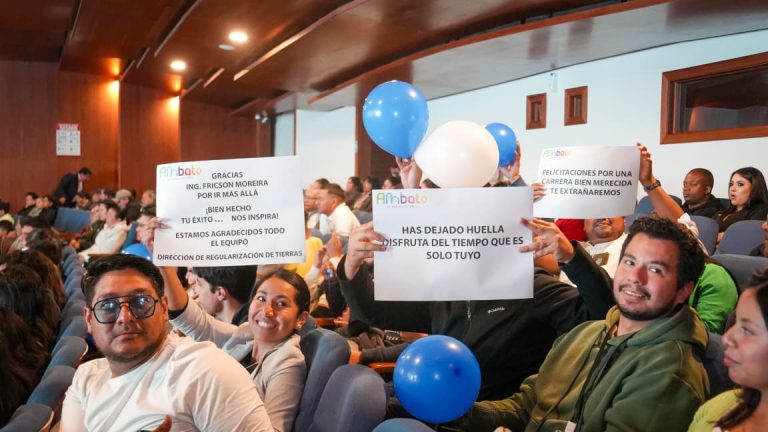 HOMENAJE A SERVIDORES QUE CULMINAN SU VIDA LABORAL