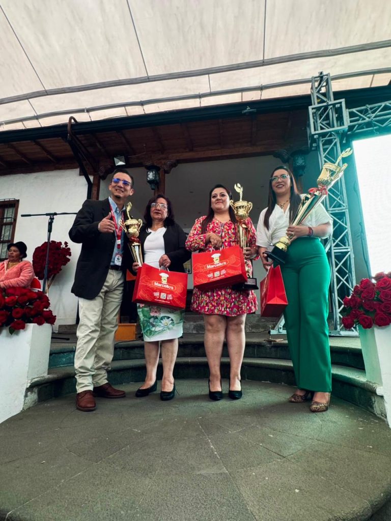 GANADORAS DEL MUNDIAL DEL LLAPINGACHO RECIBEN RECONOCIMIENTO OFICIAL